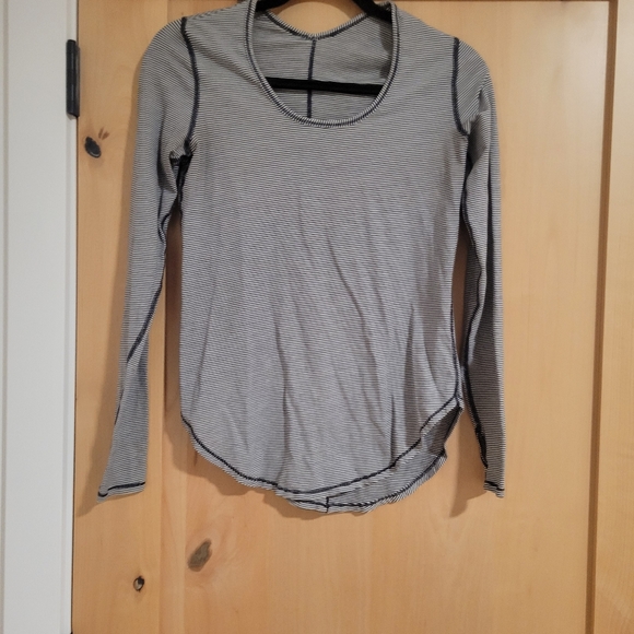 Lululemon long sleeve - Picture 2 of 2